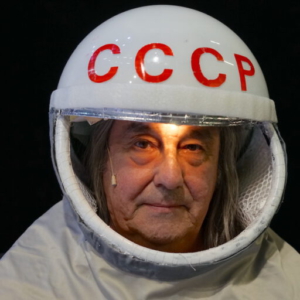 David Schroeder als Juri Gagarin